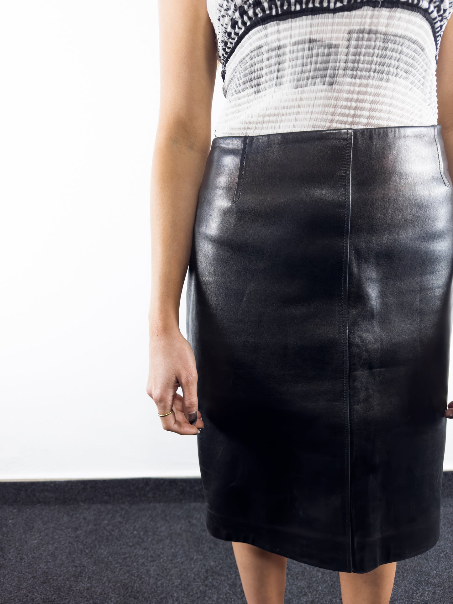 1998 Leather Knee Skirt (34W)